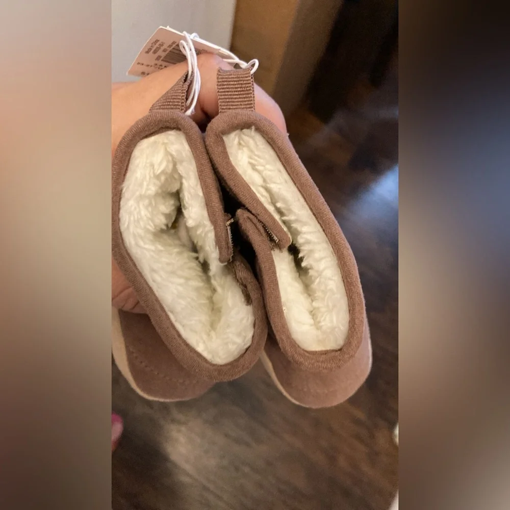 NWT OLD NAVY Unisex Faux-Suede Sherpa-Lined Boots For Baby Size 3-6 Months